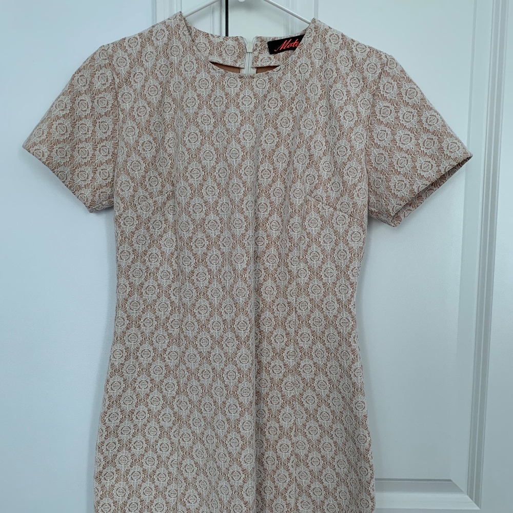 Motel -White/Cream Lace Overlay Short Sleeve Dress